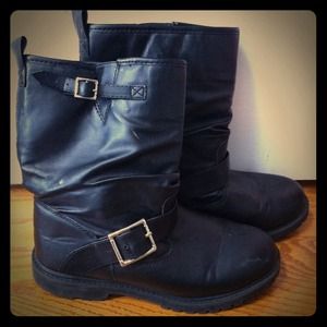 🚫Sold🚫 ⬇Reduced⬇ Black combat boots