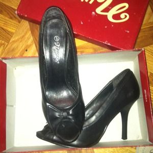 Black peep toe heels