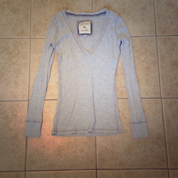 Gray Abercrombie long sleeve tee!