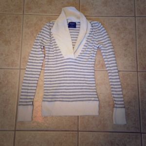 Gray and cream striped long sleeve top!