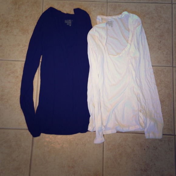 Large black and white long sleeve tees!