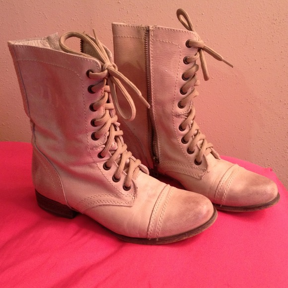 Steve Madden Creme colored boots