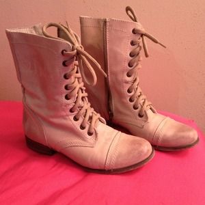 Steve Madden Creme colored boots