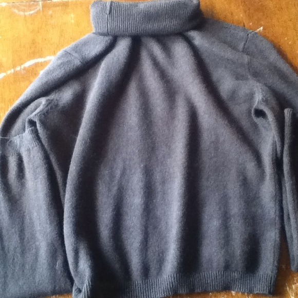 Brown turtle neck sweater' Looks grey in photos! - Picture 1 of 3