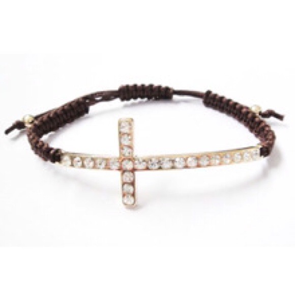 Beautiful cross bracelet!💝🌸