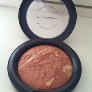SOLD! ❌MAC Mineralized Skinfinish-Warmed (LE)