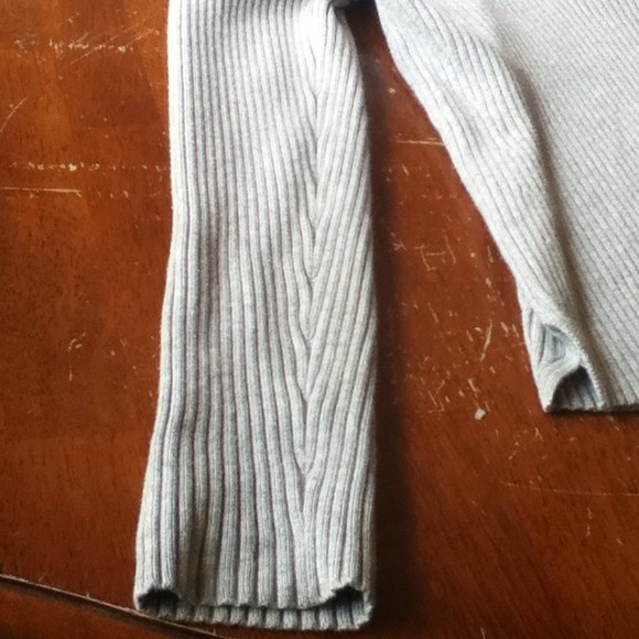 Grey sweater - Picture 2 of 2