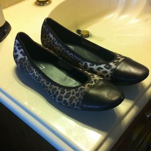 Donald J Pliner leopard ballet flats