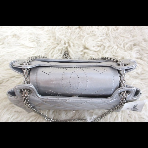 🎉Host Pick🎉Chanel mini reissue. - Picture 3 of 4