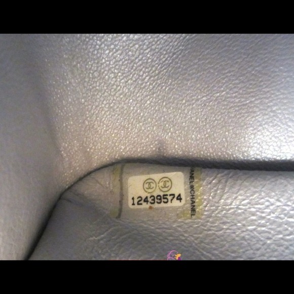 🎉Host Pick🎉Chanel mini reissue. - Picture 4 of 4