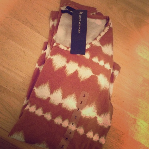 Brown tye die top