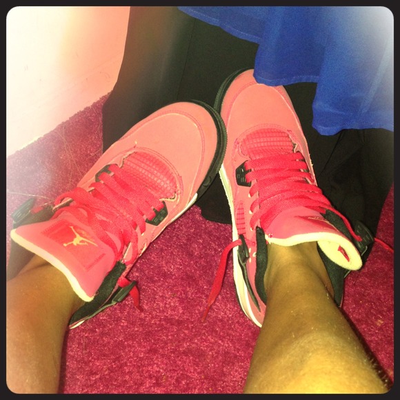 Thinking about selling or Trading Jordans 4 pink