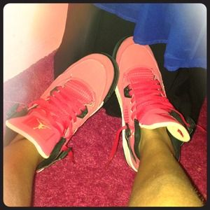 Thinking about selling or Trading Jordans 4 pink