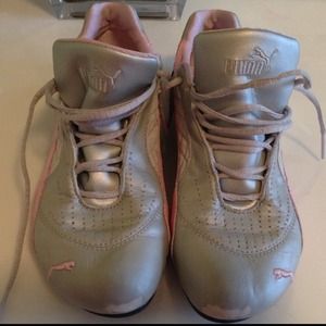 **Make me an offer**Puma silver/gray/pink sneakers