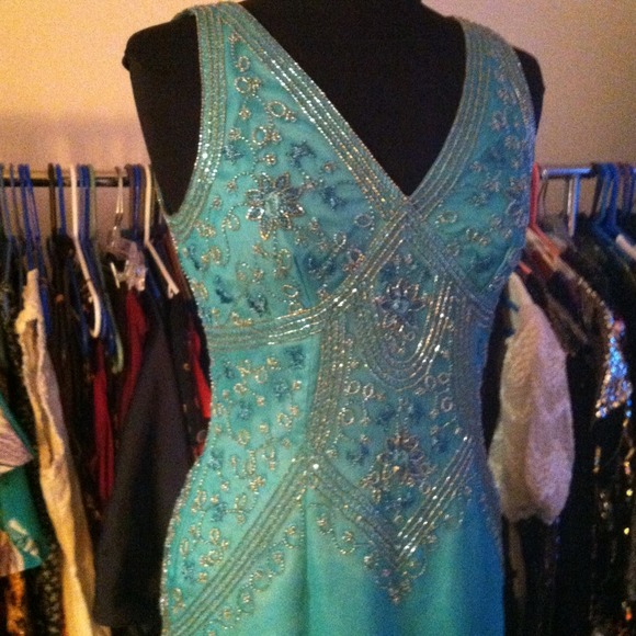 SCALA GOWN - Picture 2 of 4