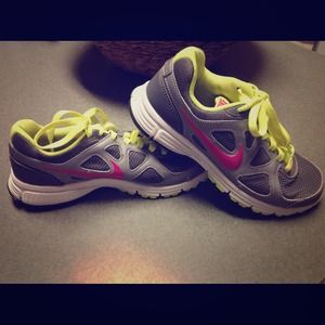 SOLD- Nike Tennis Shoes