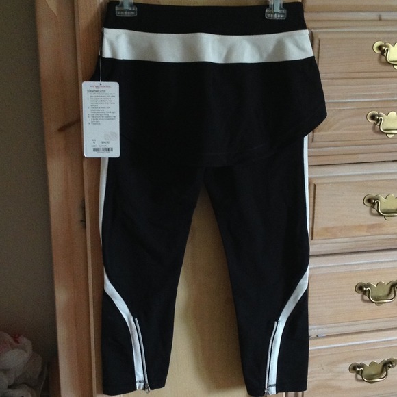 ***NWT***Lululemon crop size 6 - Picture 2 of 4