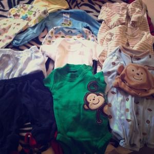 🎀REDUCED🎀13/ct newborn onesies, hats, pika