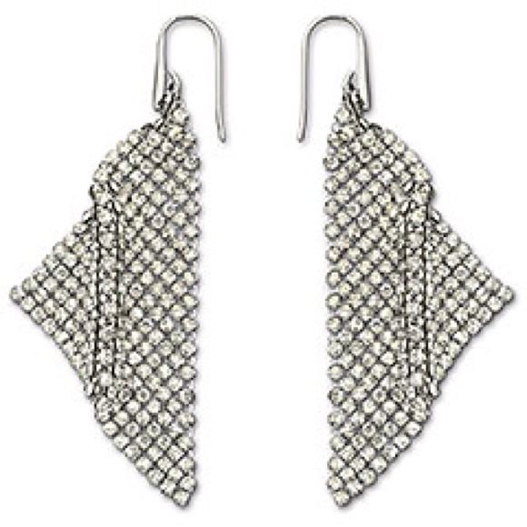 Swarovski fit earrings😍contact@cvz15 she hasthem - Picture 2 of 3