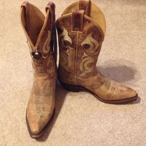 AWESOME Cowgirl Boots !!!!!!!!!   BRAND NEW