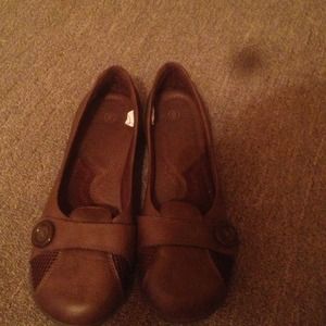 🌟BRWOT🌟Size 8 brown flats! Super cute!!