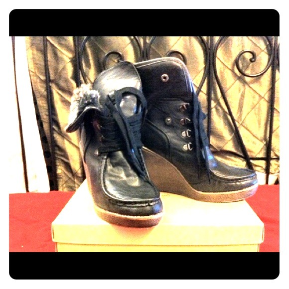 Mossimo Wedge Boots