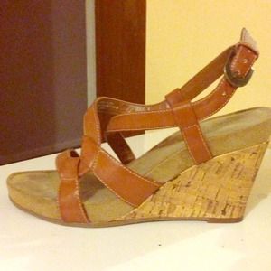Camel colored aerosoles wedges!