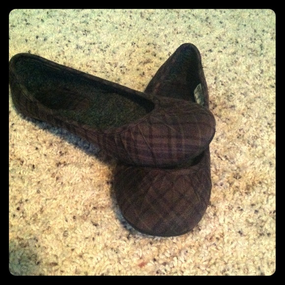 Size 7 black and grey flats!