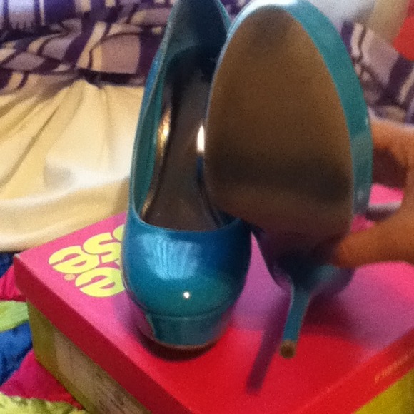 Turquoise pumps - Picture 4 of 4