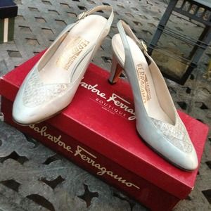 Light grey Vintage Salvatore Ferragamo size 6B