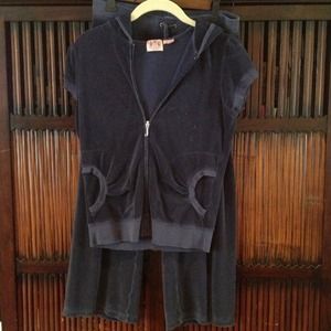 TRADED Juicy couture pair of s/s zip top w/Capri