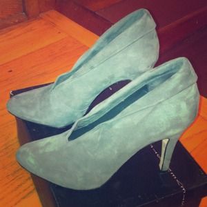 Steve Madden grey suede booties pumps