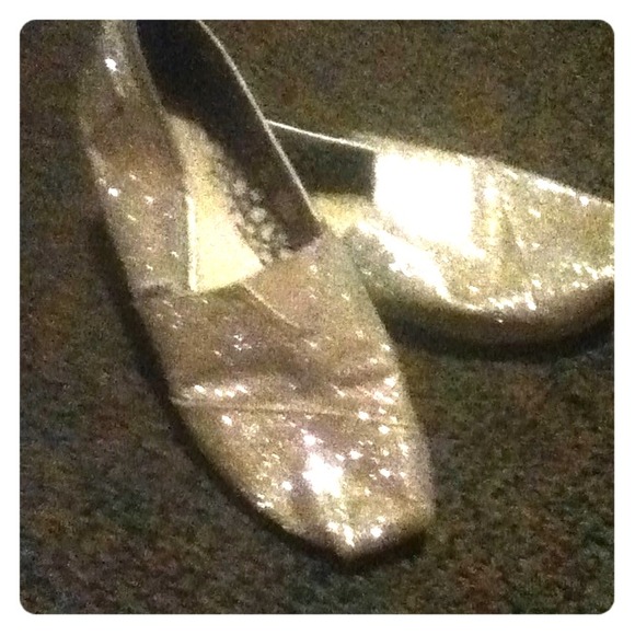 Silver-sparkle Toms.