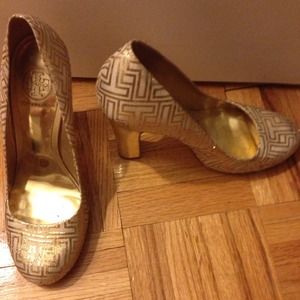 Reserved-Tory Burch gold T pumps size 8 1/2