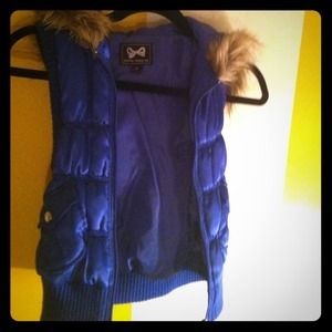 blue no sleeve hooded jacket