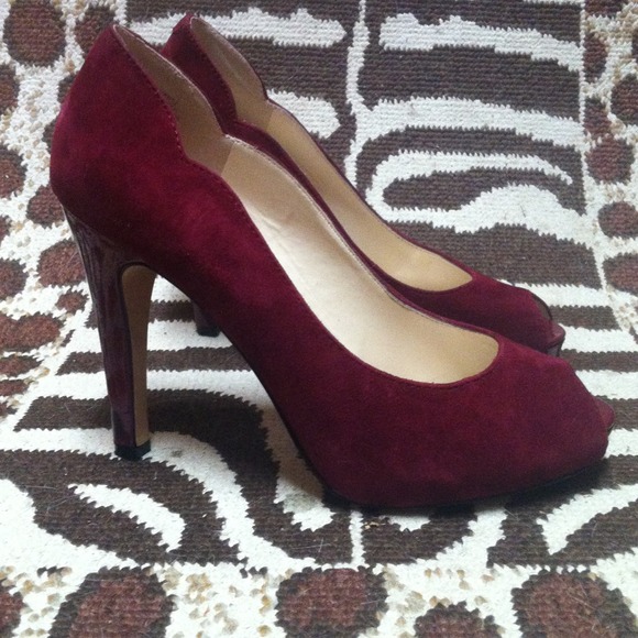 nine west burgundy heels