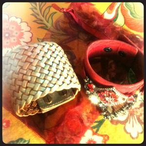 Wrist cuff-lets