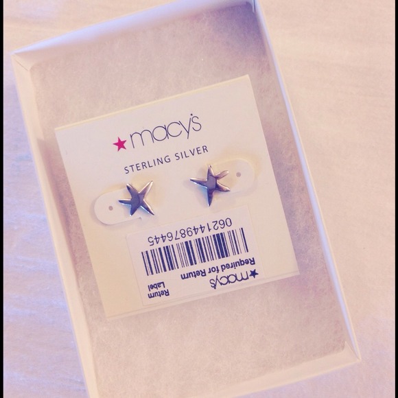 ⛔️SOLD⛔️Star Earrings NWT