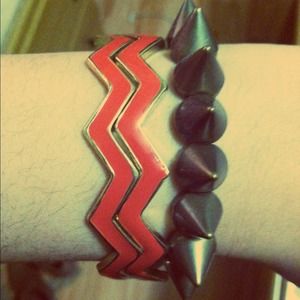 Spike bracelet only 🎀