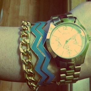 4 Chevron bracelets 🎀