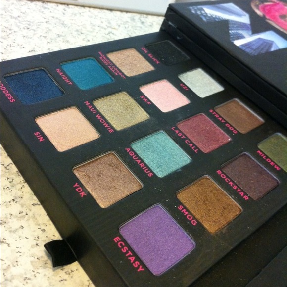 RESERVED 🙅💀Urban decay USED ONCE makeup palette