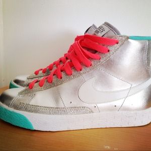 Nike "Freeze Queens" Sneakers