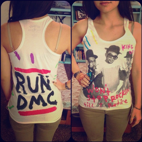 ⛔SOLD IN BUNDLE⛔ ❤HOST PICK❤ RUN DMC Racerback