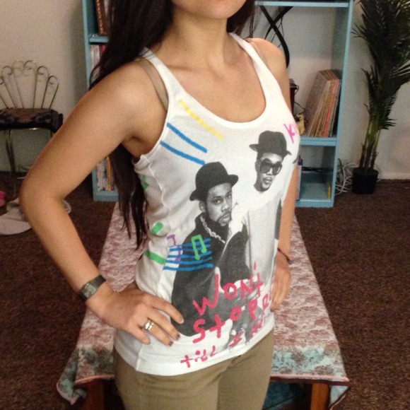 ⛔SOLD IN BUNDLE⛔ ❤HOST PICK❤ RUN DMC Racerback - Picture 2 of 4