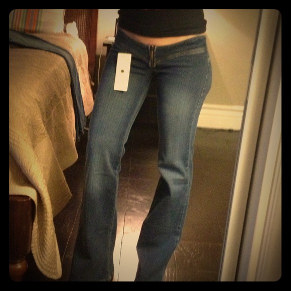 LOW RISE JEANS