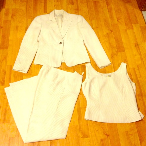 💼Tahari 3 Piece Suit💼