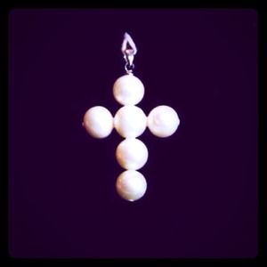 Small fresh water cultured pearl cross