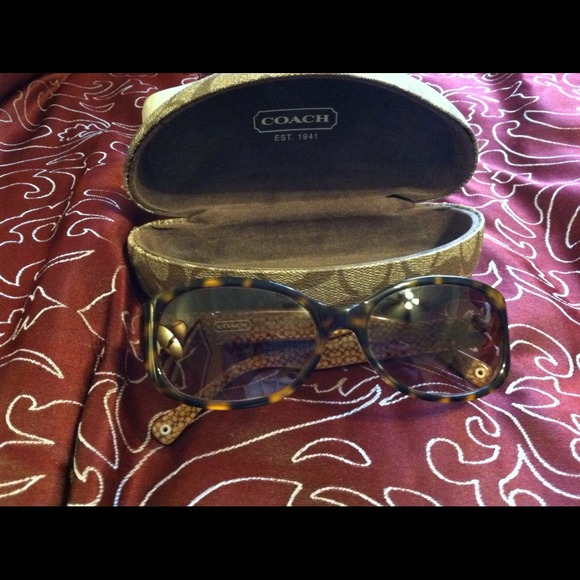 SOLD!!!! Coach  sunglasses😎
