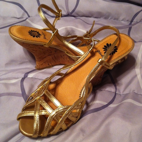 Yellow Box wedges, size 7