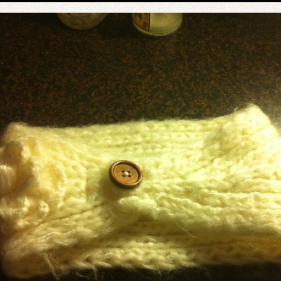 ✨BUNDLE SALE✨ beanie & head band! - Picture 2 of 4